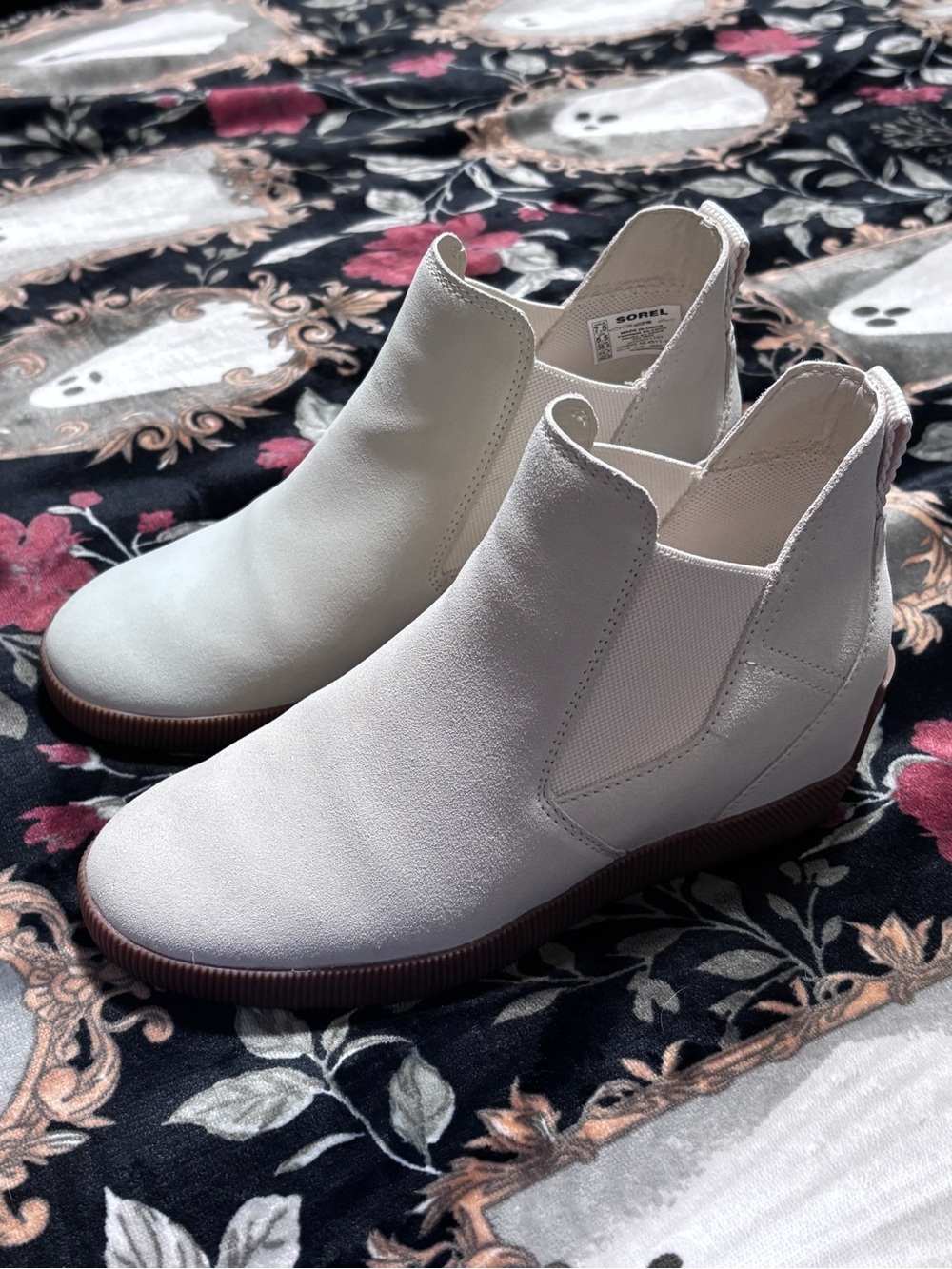 SOREL Out N About Wedge Booties Chalk White Suede Chelsea Size 7.5